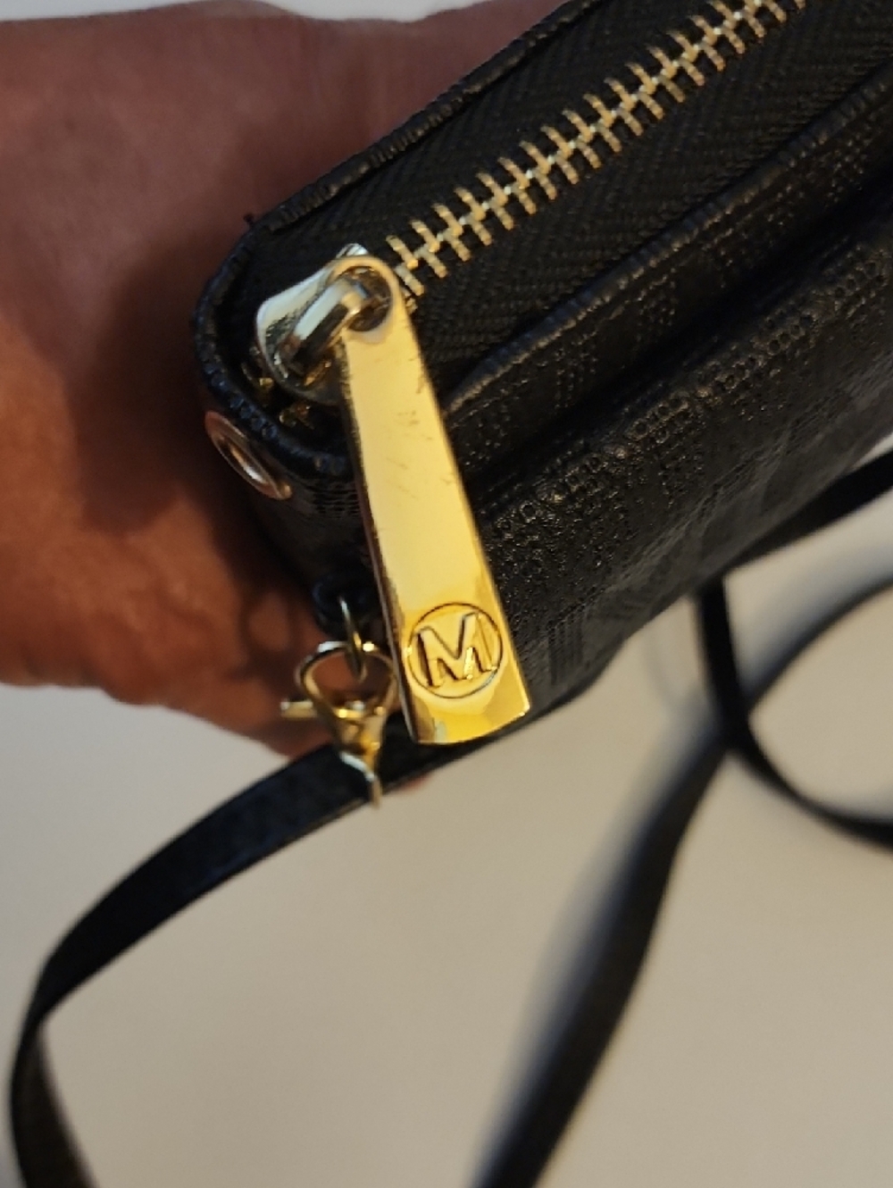MFK Collection Caddy Signature Phone Wallet Crossbody Bag. 8×5 - Picture 5 of 10